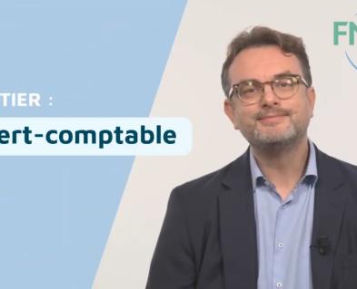 Le métier d'expert-comptable noté avec une photo à droite une photo 