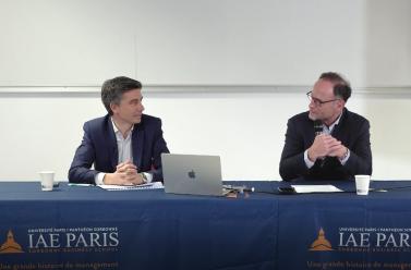 Stéphane Saussier et Benoît THIRION sur une table