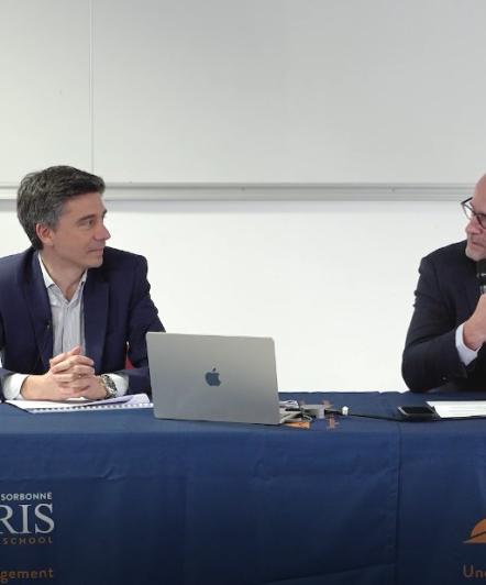 Stéphane Saussier et Benoît THIRION sur une table
