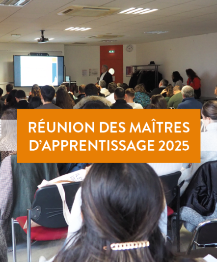 Photo de personnes de dos avec un encadré orange où est écrit "réunion des maîtres d'apprentissage 2025"
