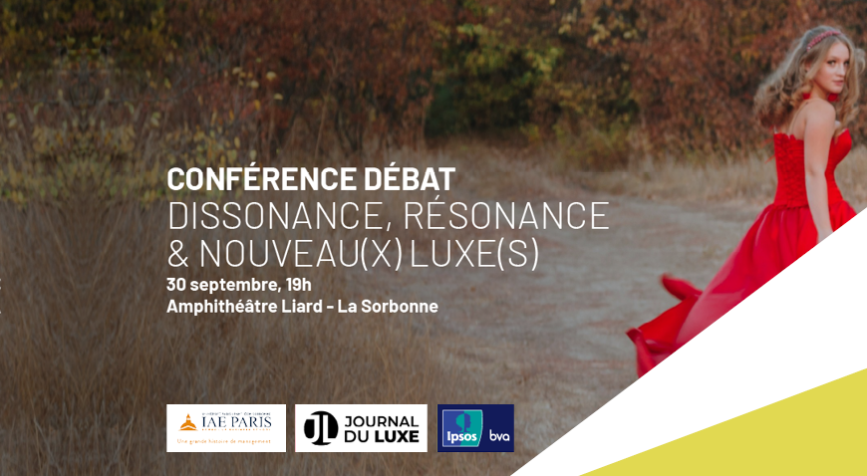Description : fille blonde avec une longue robe rouge evasée et le thème de la conférence est noté