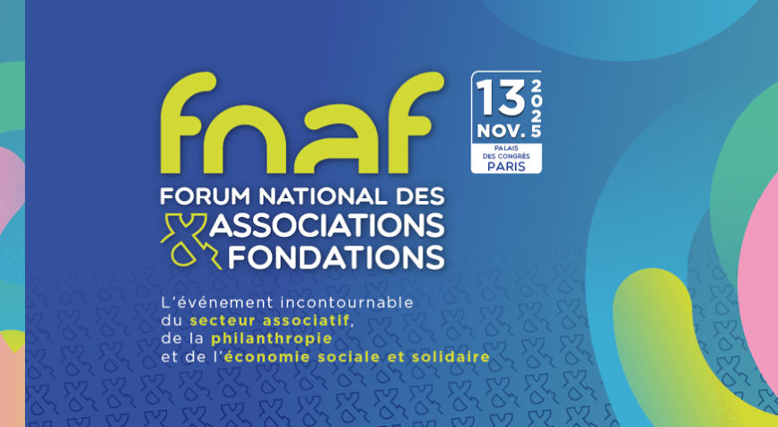 Forum National des Associations et Fondations marqué sur un fond bleu avec des touches de dégradés rose, vert et jaune sur les côtés