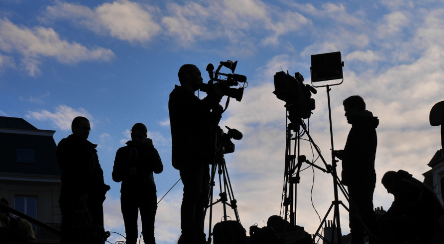 Personnes en tournage de loin